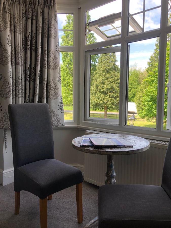 The Maple Manor Hotel Crawley  Exteriér fotografie